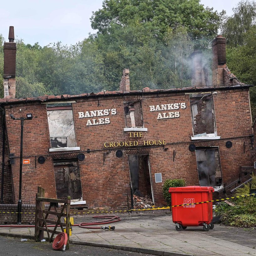 What happened to the Crooked House pub?