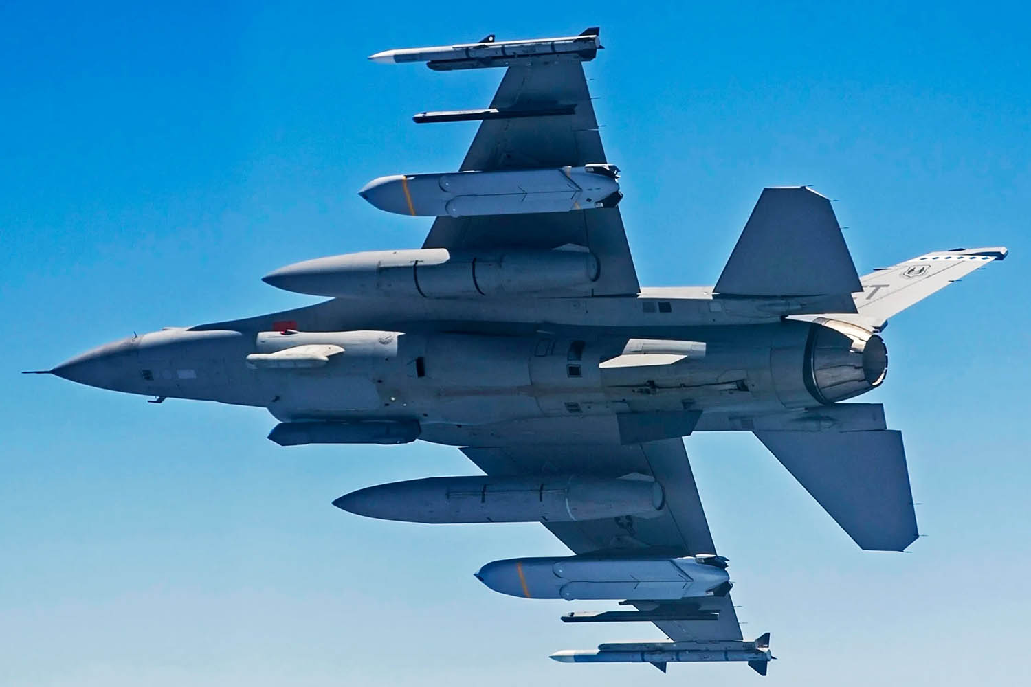 US creeps toward sending long-range missiles to Ukraine F16 jets