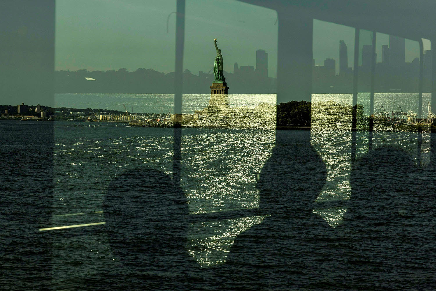 New York is struggling to handle illegal migrants￼