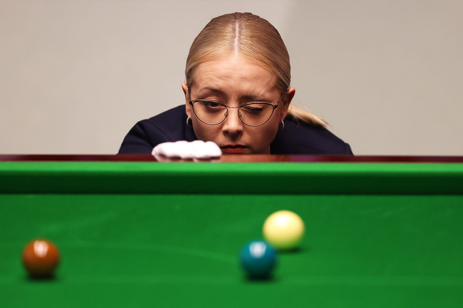Female referees reach the top of snooker – players don’t