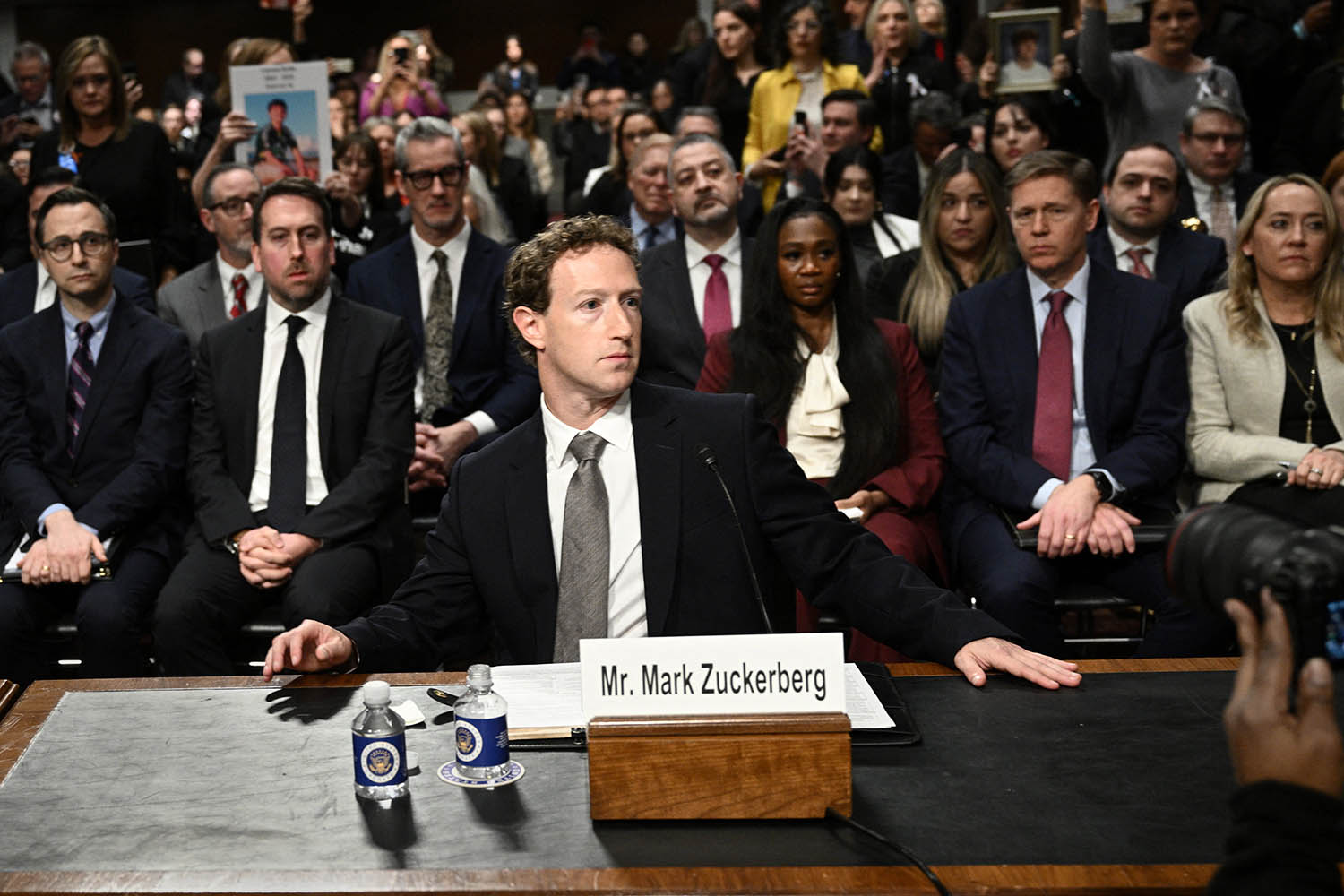 Zuckerberg: the walls close in