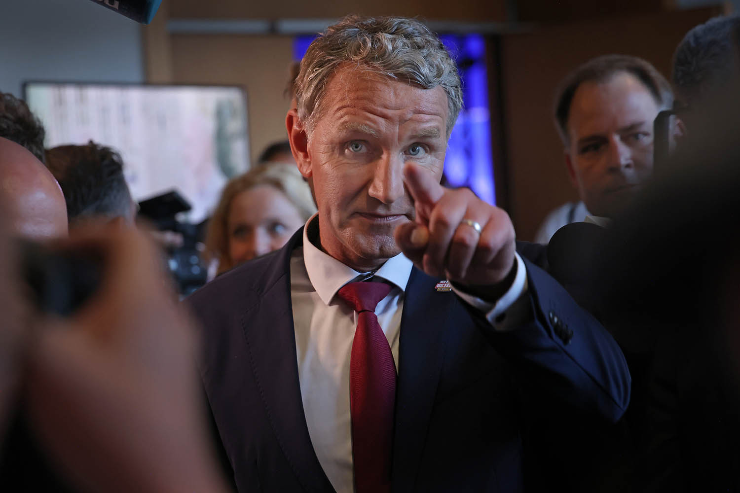 Hard right wins first German state election since WW2