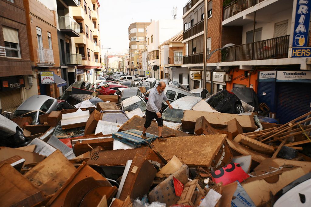 More than 90 killed in Spain flash floods