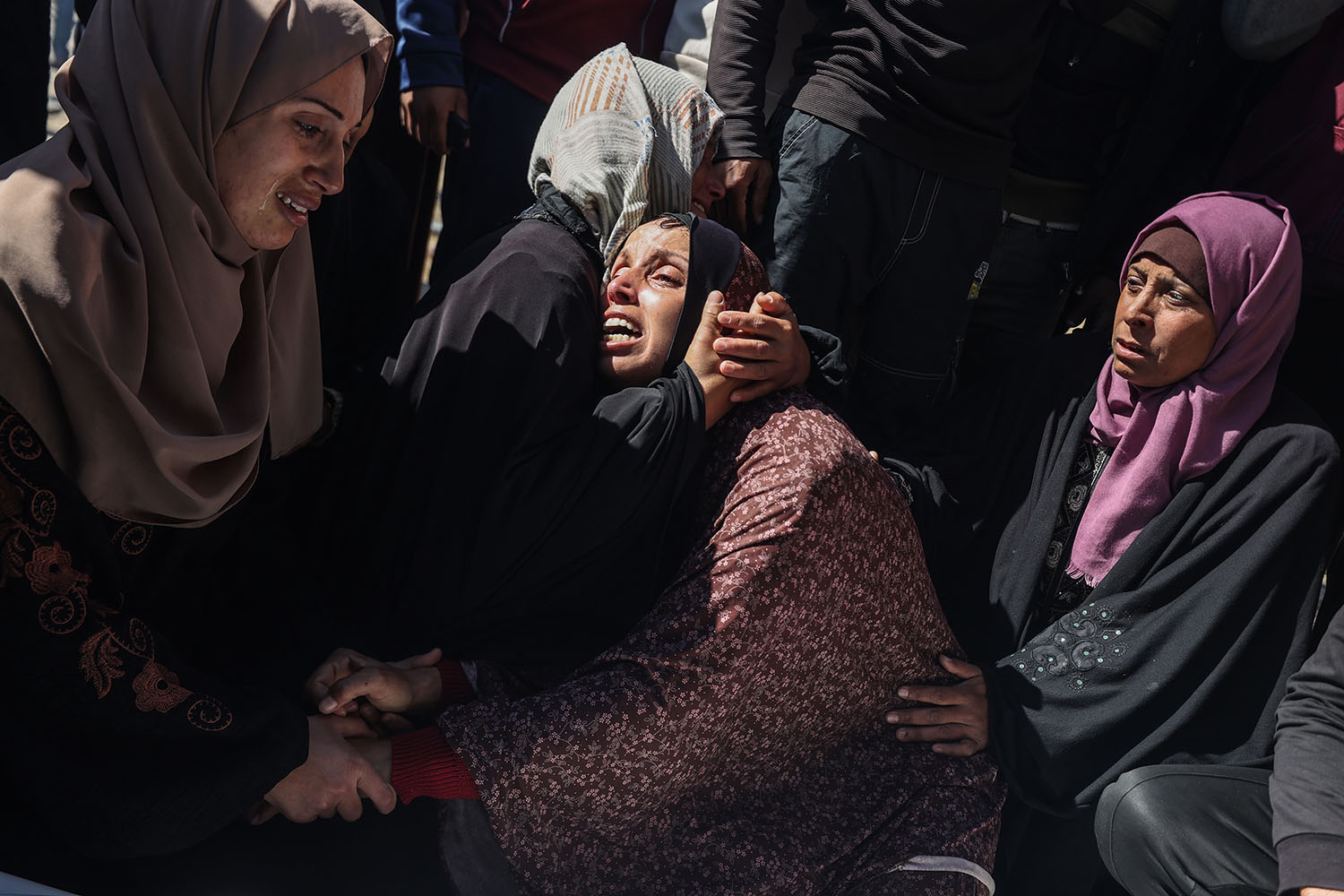 Netanyahu intensifies Gaza onslaught while trouble brews at home
