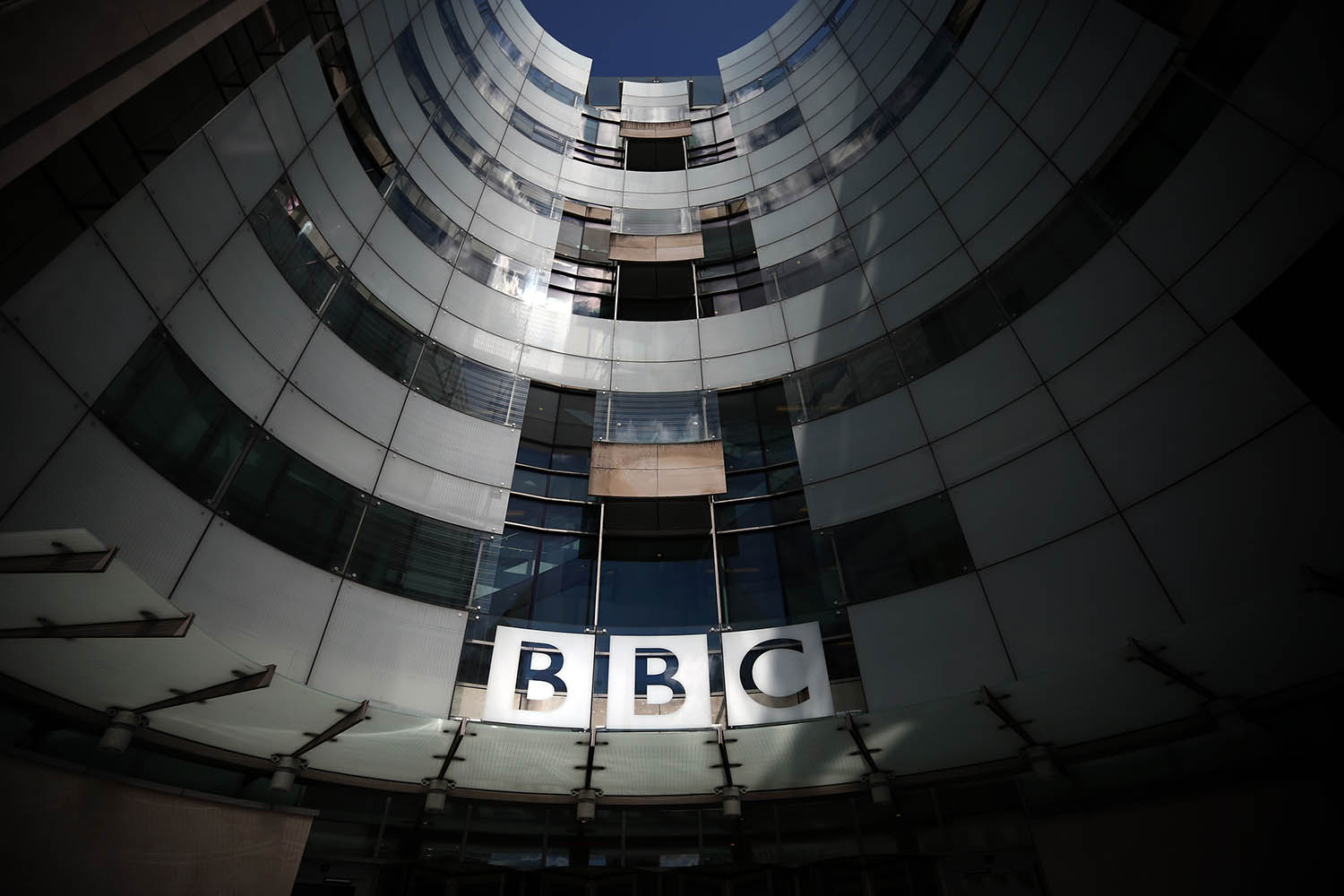 Pressure mounts on BBC to name presenter accused of sharing explicit images