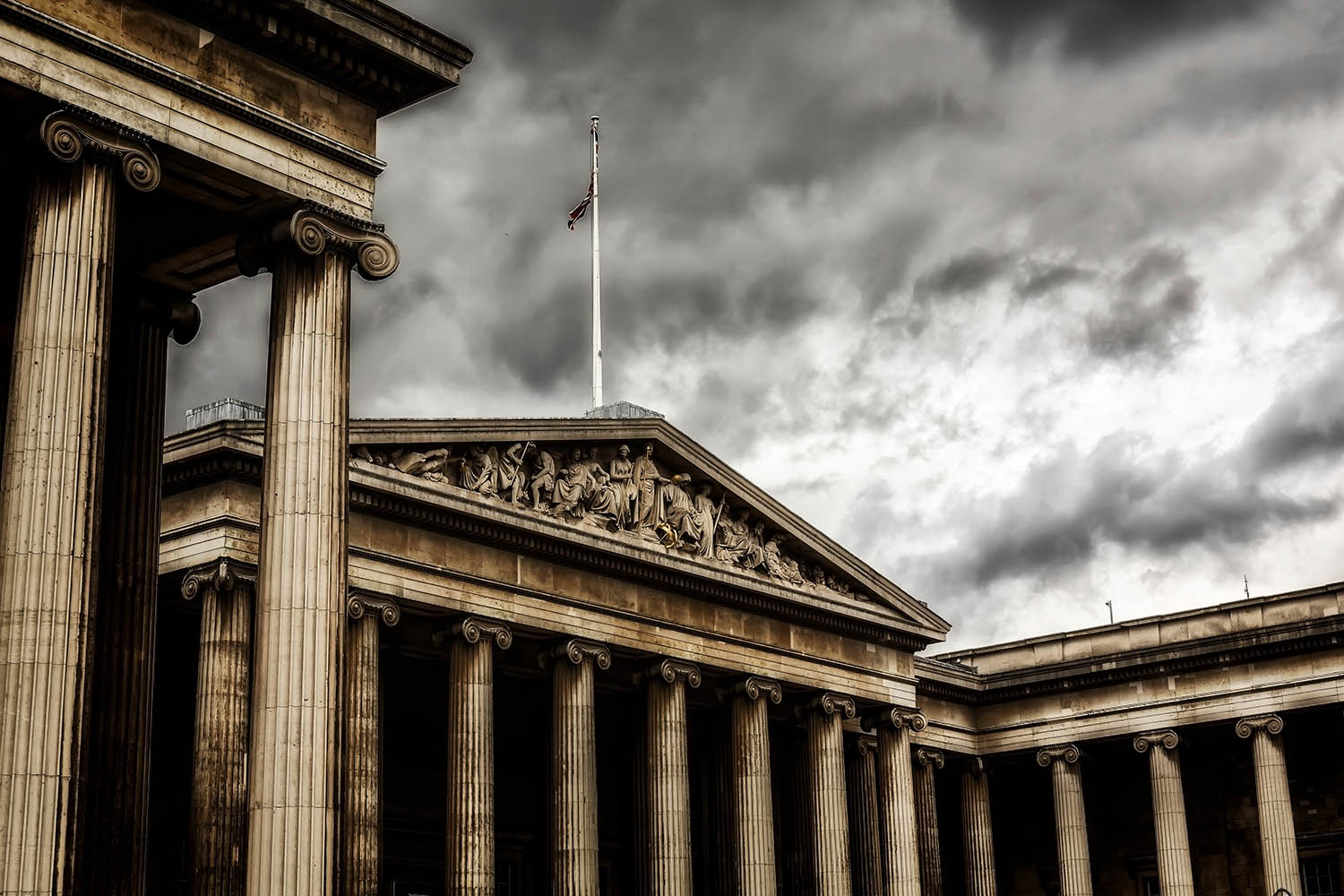 British Museum admits up to 2,000 items stolen