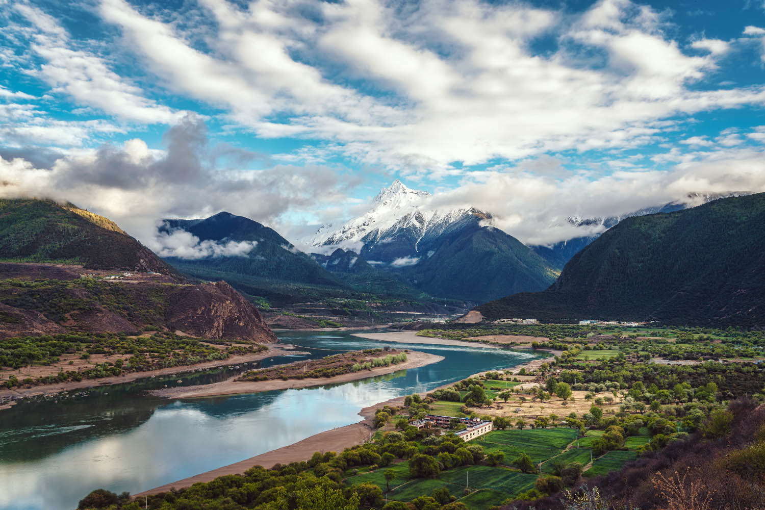 China plans huge hydro dam in Tibet