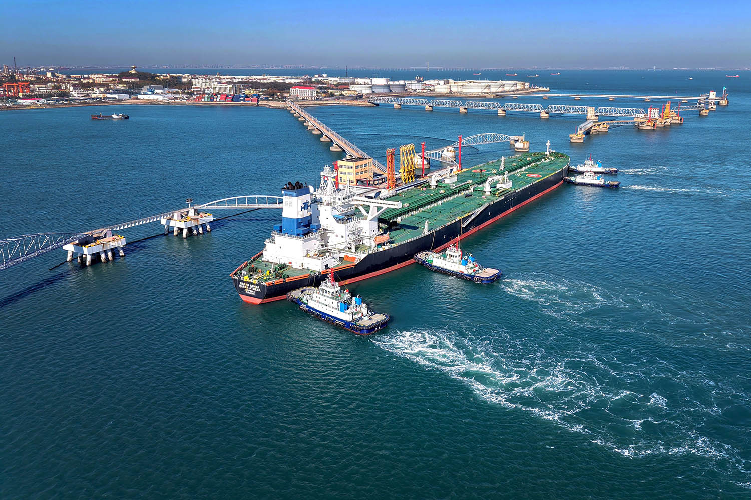 China port authority clamps down on oil sanction busters