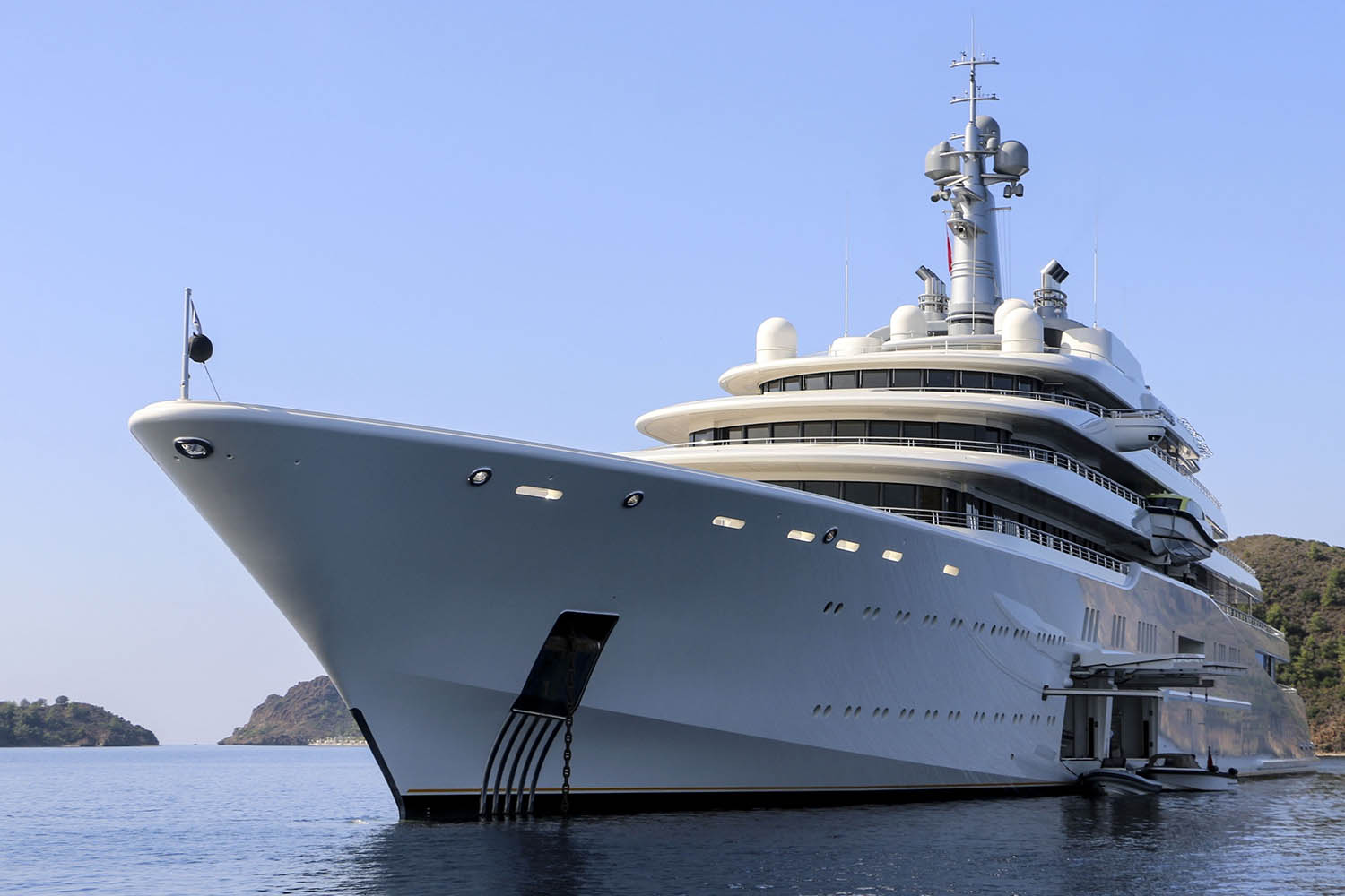 Abramovich accused of dodging UK tax