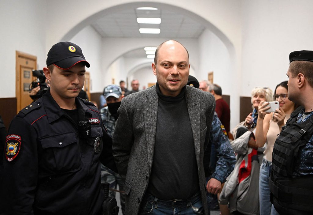 Freed dissident says Russia still has more than 1,000 political prisoners